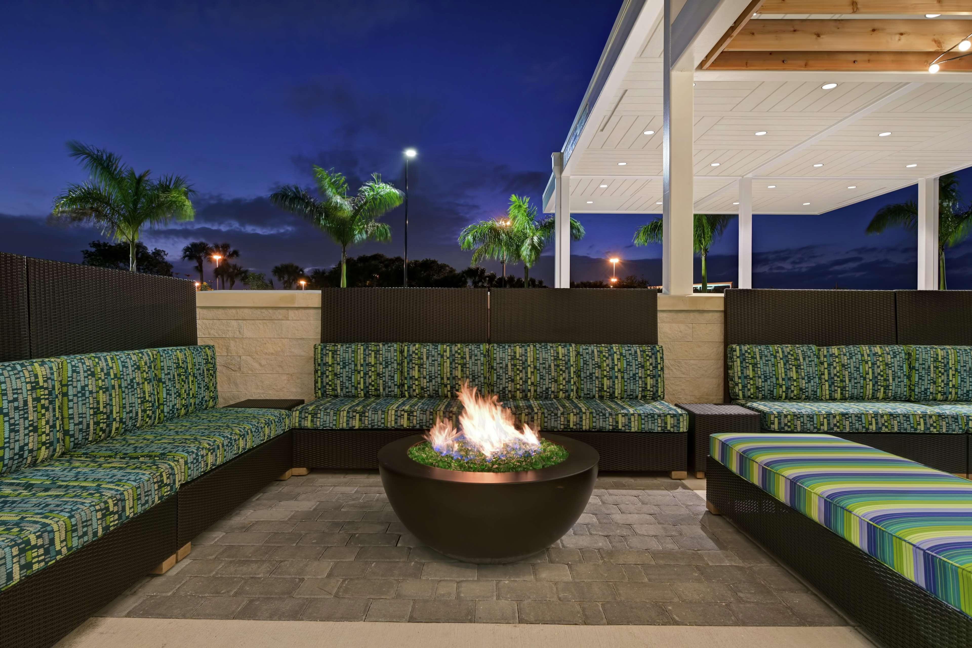 Home2 Suites By Hilton West Palm Beach Airport Cloud Lake Exterior foto